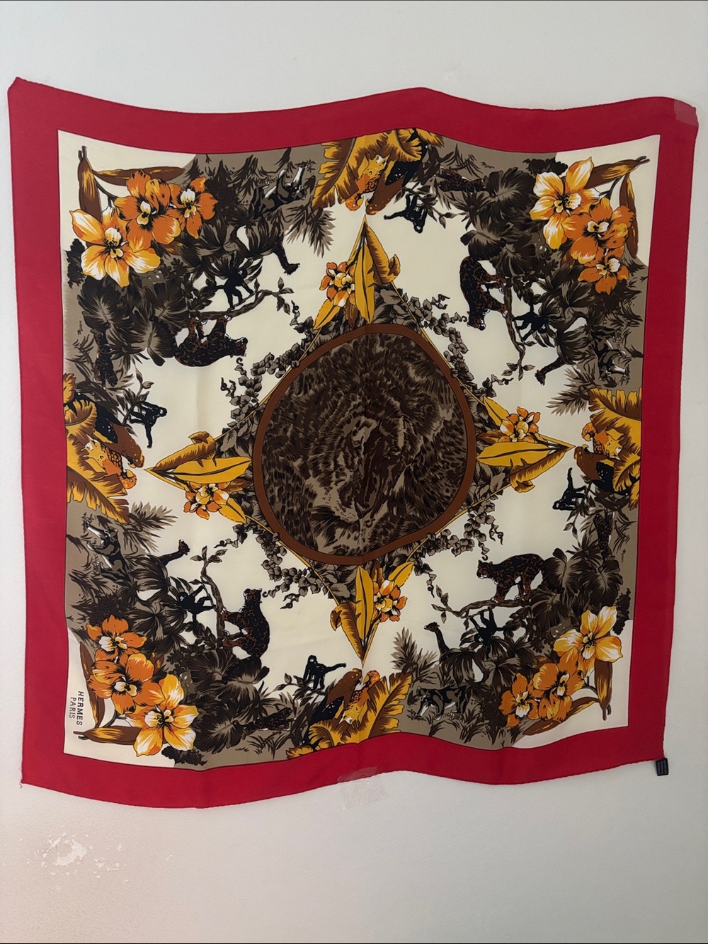 Scarf jungle and floral motif